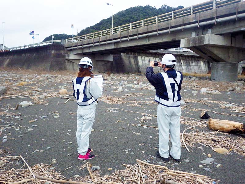 橋梁の補修箇所確認