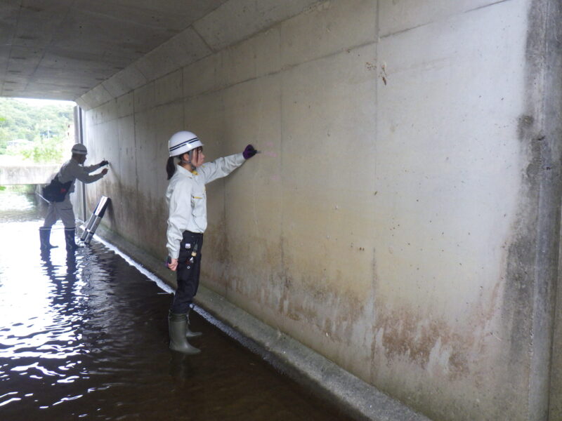 土器川 樋門(函体)ひび割れ調査